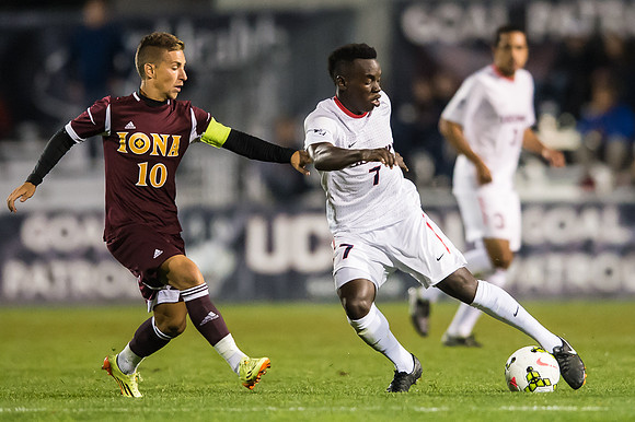 UCONN vs Iona0413