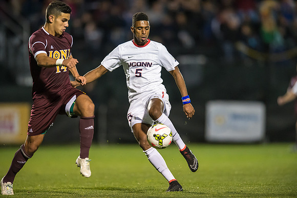UCONN vs Iona0458