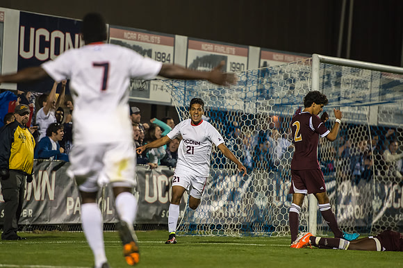 UCONN vs Iona0977